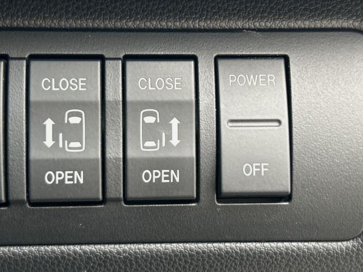 2013 Mazda MPV DBA-LY3P (UW-69f6bc7021074)[22]