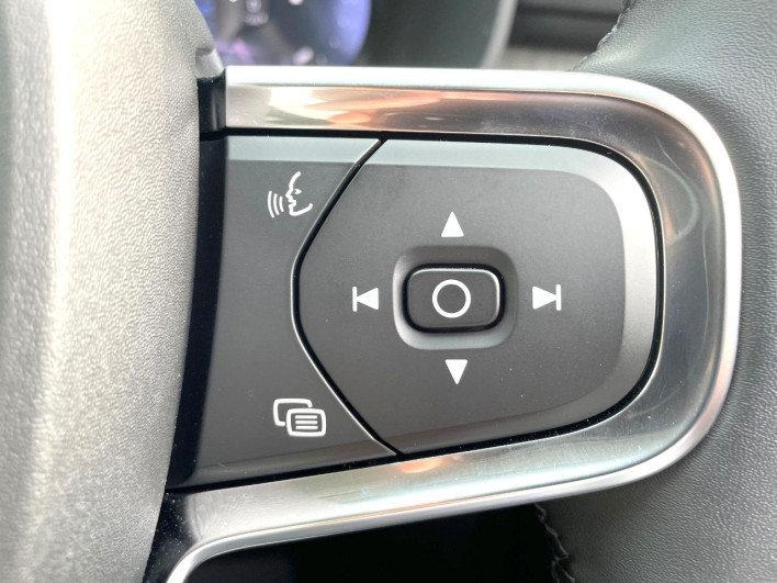 2025 Volvo XC40 5AA-XB420TXCM2 (UW-69f6bc70d7536)[29]