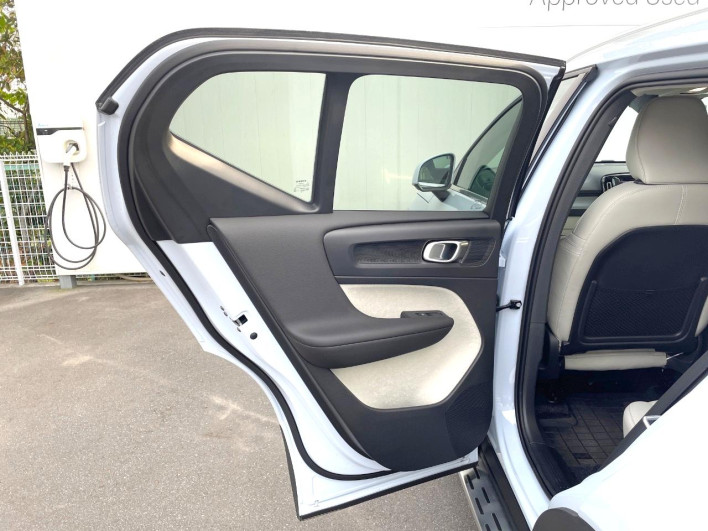 2025 Volvo XC40 5AA-XB420TXCM2 (UW-69f6bc70d7536)[12]