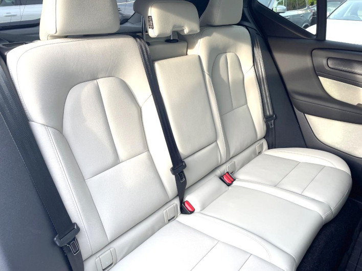 2025 Volvo XC40 5AA-XB420TXCM2 (UW-69f6bc70d7536)[14]