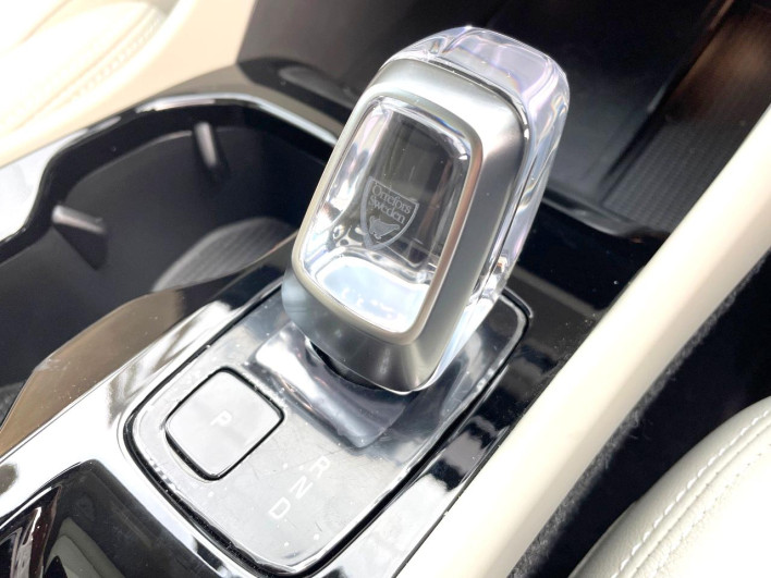 2025 Volvo XC40 5AA-XB420TXCM2 (UW-69f6bc70d7536)[25]