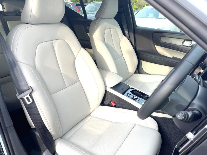 2025 Volvo XC40 5AA-XB420TXCM2 (UW-69f6bc70d7536)[13]