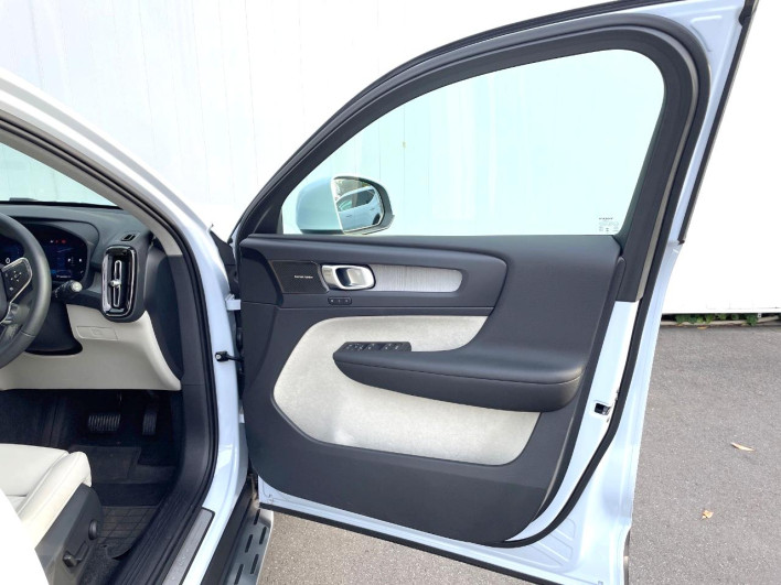 2025 Volvo XC40 5AA-XB420TXCM2 (UW-69f6bc70d7536)[7]