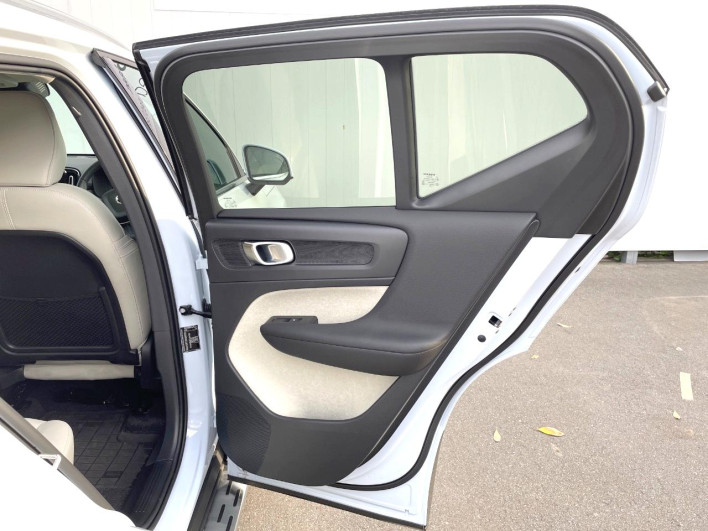 2025 Volvo XC40 5AA-XB420TXCM2 (UW-69f6bc70d7536)[8]