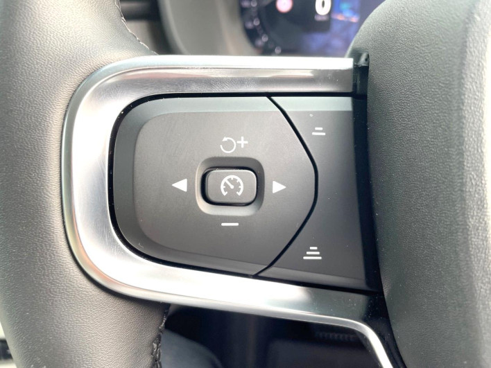 2025 Volvo XC40 5AA-XB420TXCM2 (UW-69f6bc70d7536)[28]