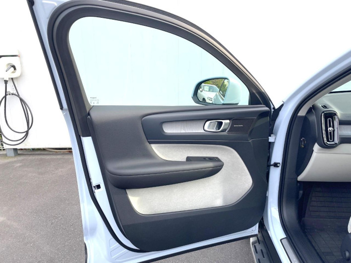 2025 Volvo XC40 5AA-XB420TXCM2 (UW-69f6bc70d7536)[11]