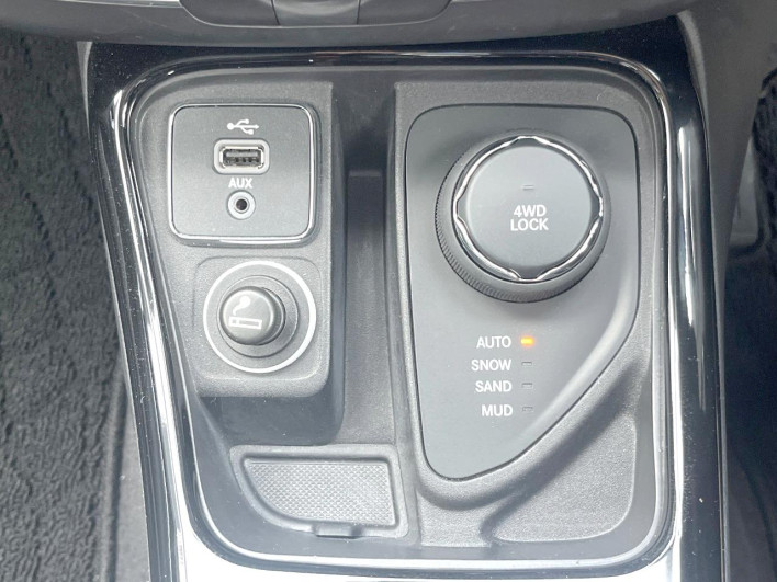 2018 Chrysler Jeep Compass ABA-M624 (UW-69f6bc811e98c)[21]