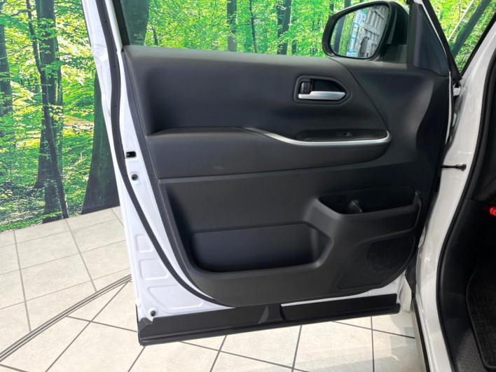 2022 Toyota Voxy 6BA-MZRA90W (UW-69f6bcc6b6606)[28]