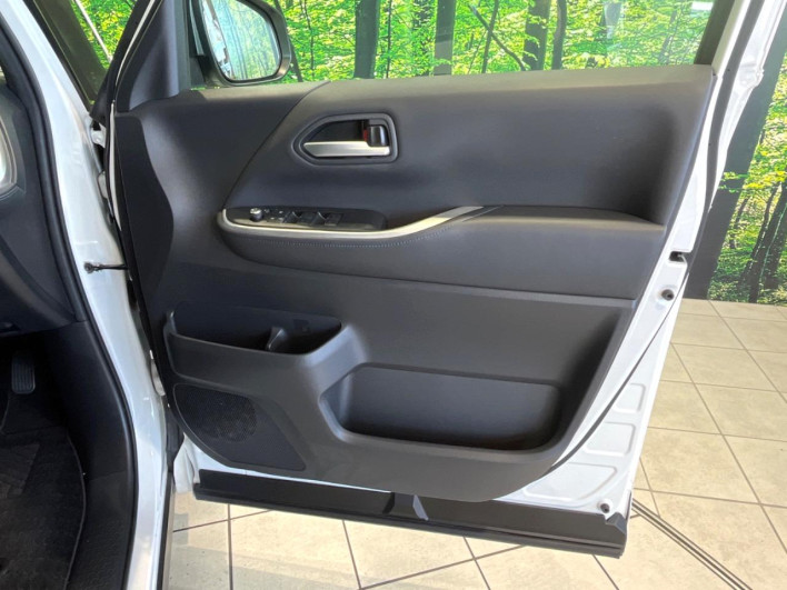2022 Toyota Voxy 6BA-MZRA90W (UW-69f6bcc6b6606)[24]