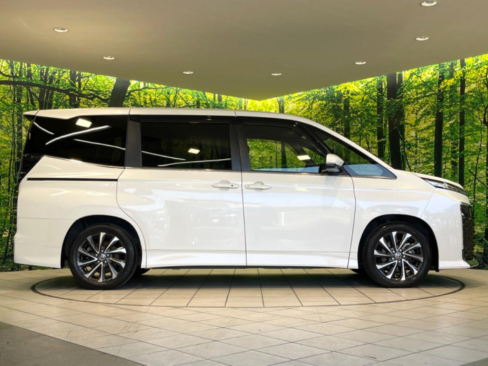 2022 Toyota Voxy 6BA-MZRA90W (UW-69f6bcc6b6606)[13]