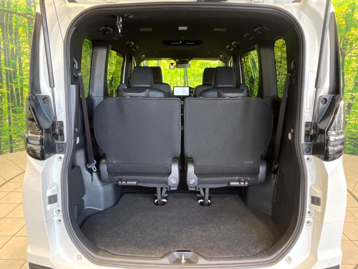2022 Toyota Voxy 6BA-MZRA90W (UW-69f6bcc6b6606)[25]