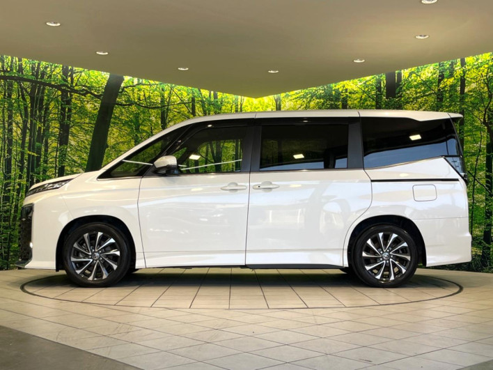 2022 Toyota Voxy 6BA-MZRA90W (UW-69f6bcc6b6606)[17]