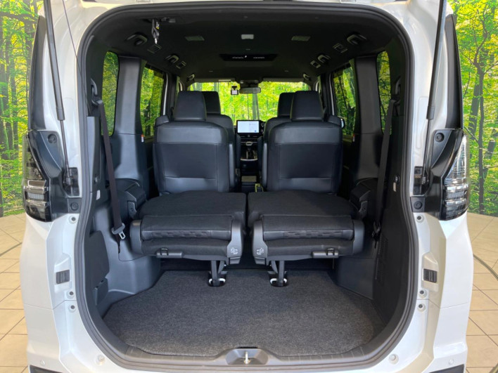 2022 Toyota Voxy 6BA-MZRA90W (UW-69f6bcc6b6606)[27]