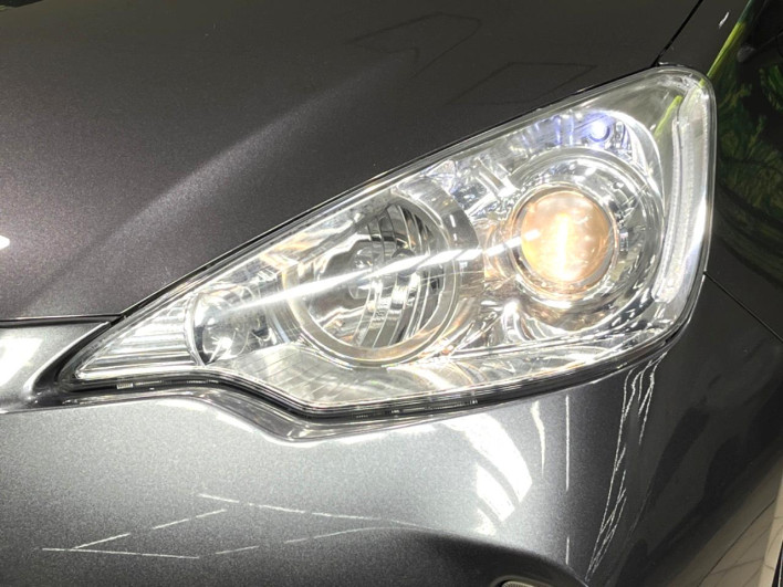 2013 Toyota Aqua DAA-NHP10 (UW-69f6bccd95165)[15]