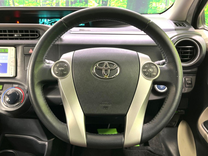 2013 Toyota Aqua DAA-NHP10 (UW-69f6bccd95165)[27]