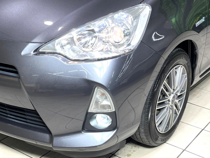 2013 Toyota Aqua DAA-NHP10 (UW-69f6bccd95165)[14]