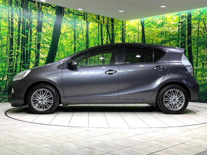 2013 Toyota Aqua DAA-NHP10 (UW-69f6bccd95165)[6]