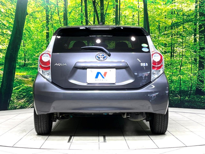 2013 Toyota Aqua DAA-NHP10 (UW-69f6bccd95165)[8]