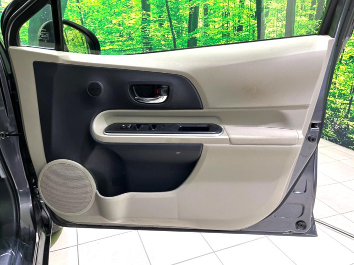 2013 Toyota Aqua DAA-NHP10 (UW-69f6bccd95165)[29]