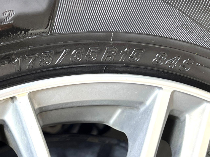 2013 Toyota Aqua DAA-NHP10 (UW-69f6bccd95165)[18]