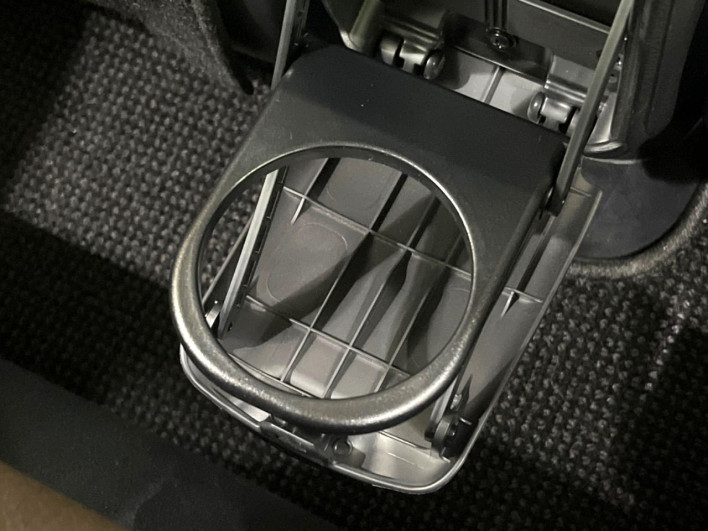 2013 Toyota Aqua DAA-NHP10 (UW-69f6bccd95165)[28]