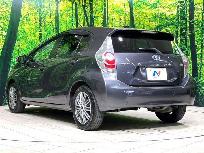 2013 Toyota Aqua DAA-NHP10 (UW-69f6bccd95165)[7]