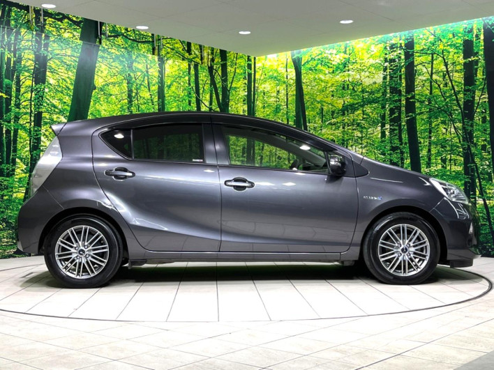 2013 Toyota Aqua DAA-NHP10 (UW-69f6bccd95165)[10]