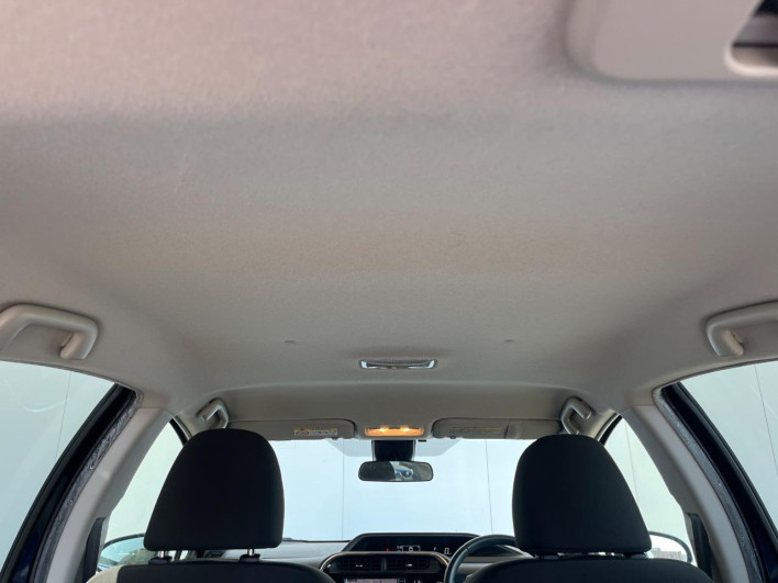 2018 Toyota Aqua DAA-NHP10 (UW-69f6bcd0c5186)[11]