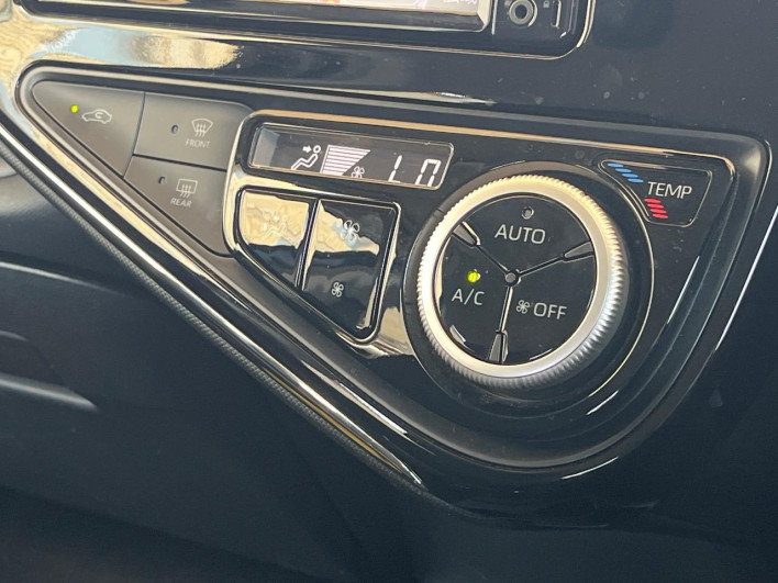 2018 Toyota Aqua DAA-NHP10 (UW-69f6bcd0c5186)[26]