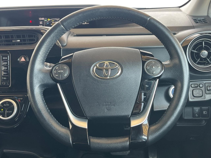 2018 Toyota Aqua DAA-NHP10 (UW-69f6bcd0c5186)[17]