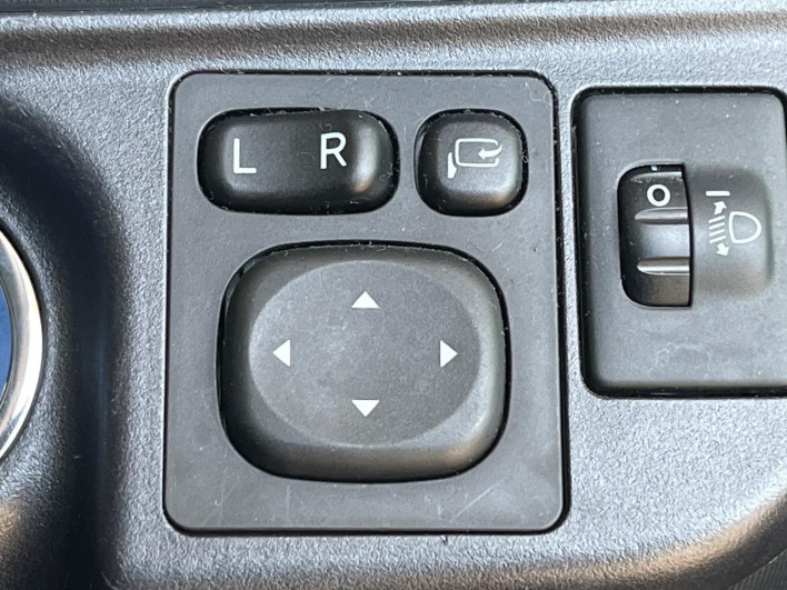 2018 Toyota Aqua DAA-NHP10 (UW-69f6bcd0c5186)[22]