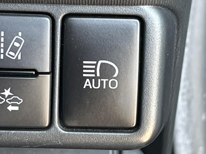 2018 Toyota Aqua DAA-NHP10 (UW-69f6bcd0c5186)[23]