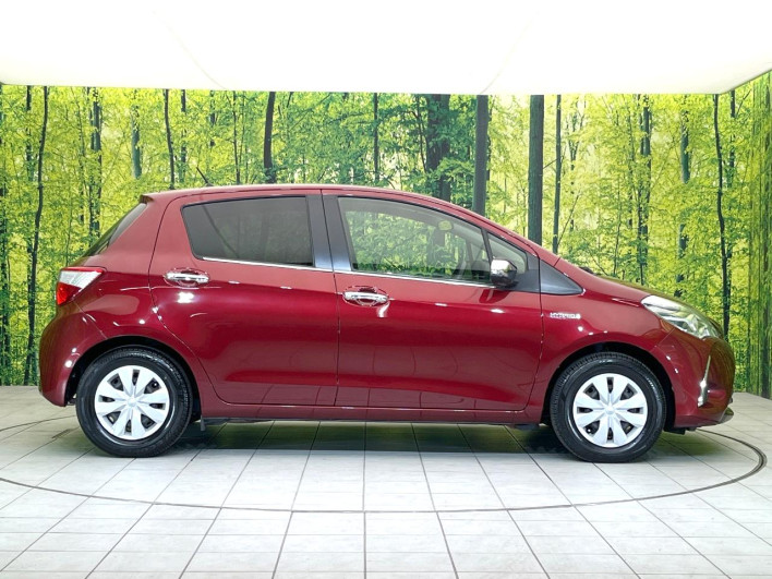 2017 Toyota Vitz DAA-NHP130 (UW-69f6bcd224fa1)[22]