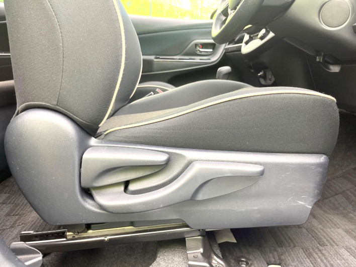 2017 Toyota Vitz DAA-NHP130 (UW-69f6bcd224fa1)[17]
