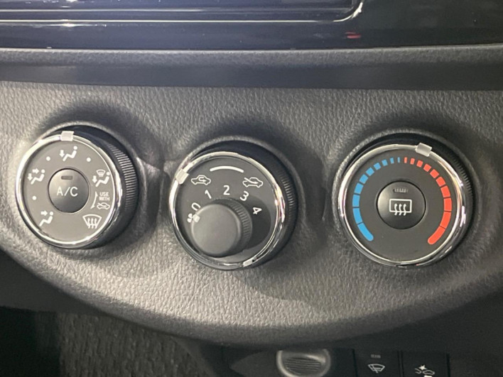 2018 Toyota Vitz DBA-NSP135 (UW-69f6bcd33c9de)[25]