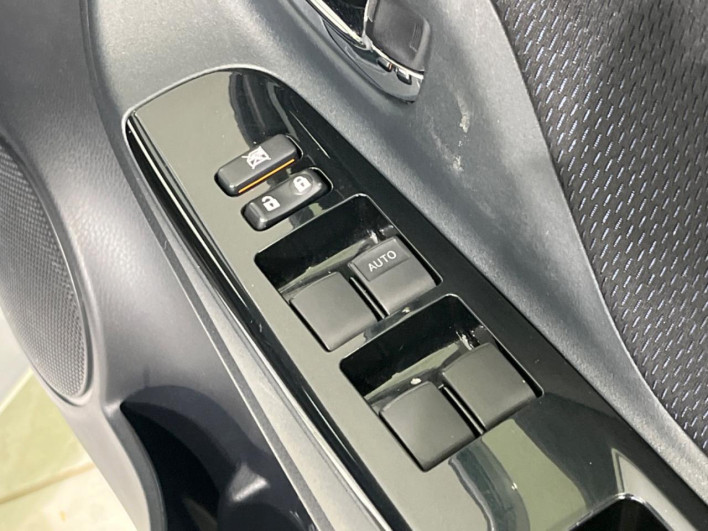 2018 Toyota Vitz DBA-NSP135 (UW-69f6bcd33c9de)[5]