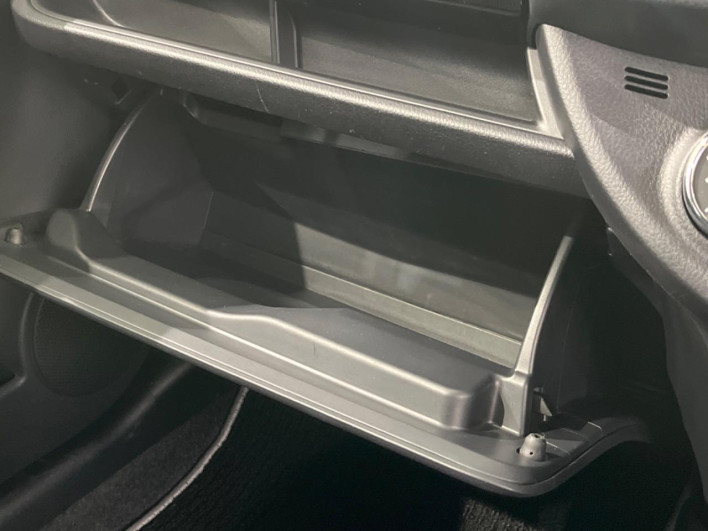 2018 Toyota Vitz DBA-NSP135 (UW-69f6bcd33c9de)[26]