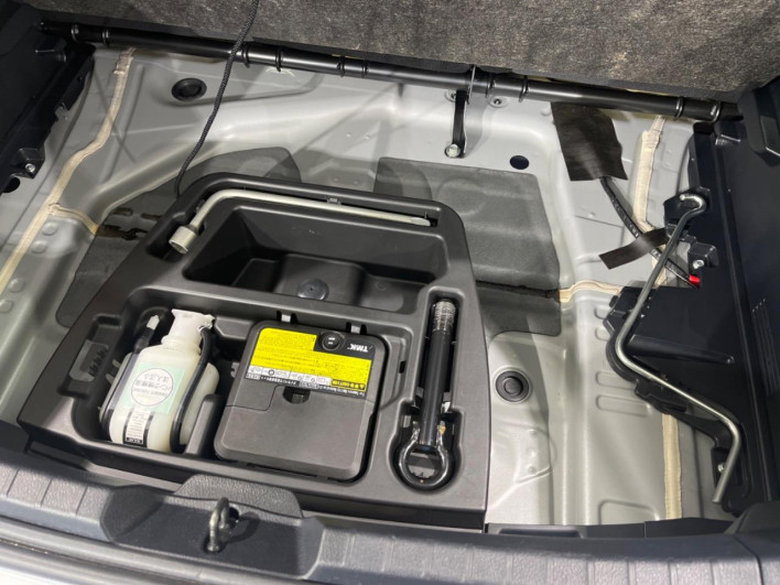 2018 Toyota Vitz DBA-NSP135 (UW-69f6bcd33c9de)[16]