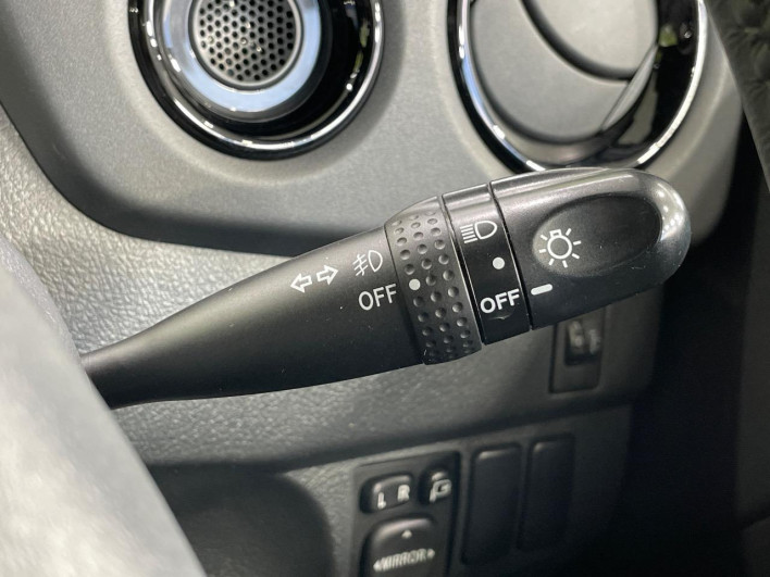 2013 Toyota bB CBA-QNC21 (UW-69f6bcdbdfab3)[5]