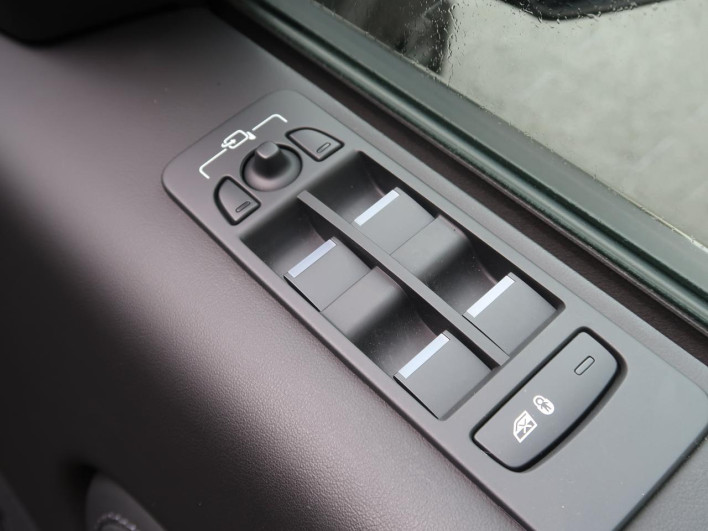 2024 Land Rover Discovery Sport 3LA-LC15TD (UW-69f6bced094b4)[18]