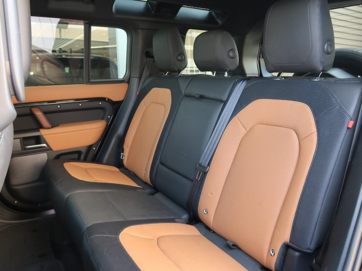 2023 Land Rover Defender 3CA-LE72WAB (UW-69f6bced72e3a)[19]