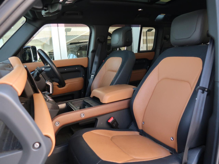 2023 Land Rover Defender 3CA-LE72WAB (UW-69f6bced72e3a)[17]