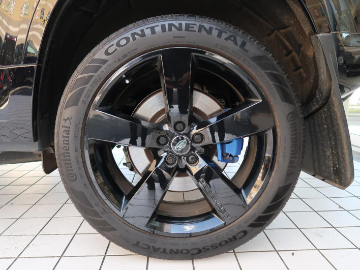 2023 Land Rover Defender 3CA-LE72WAB (UW-69f6bced72e3a)[12]