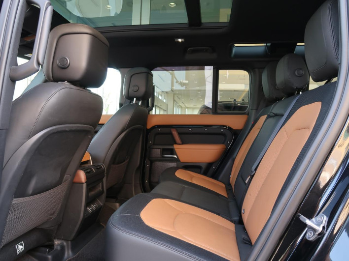 2023 Land Rover Defender 3CA-LE72WAB (UW-69f6bced72e3a)[18]