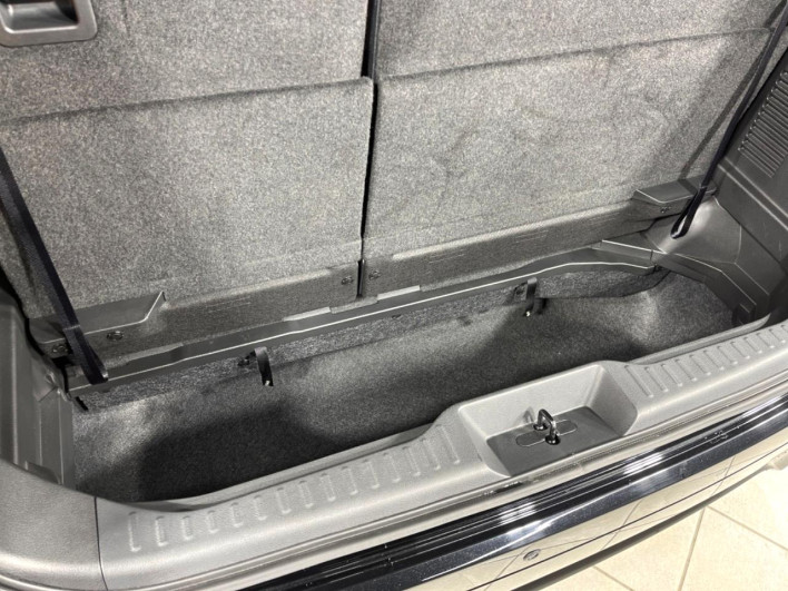 2022 Nissan Elgrand 5BA-TNE52 (UW-69f6bcf7145ca)[8]