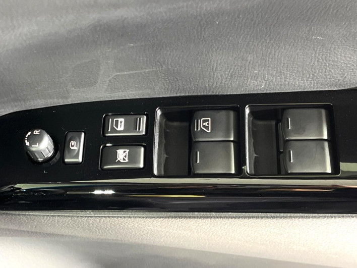 2022 Nissan Elgrand 5BA-TNE52 (UW-69f6bcf7145ca)[28]