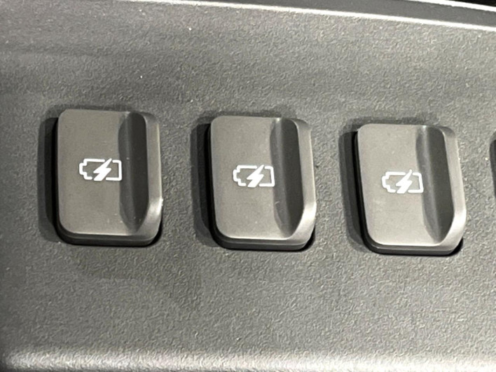2022 Nissan Elgrand 5BA-TNE52 (UW-69f6bcf7145ca)[14]