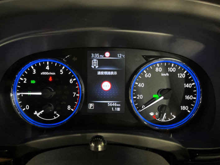 2022 Nissan Elgrand 5BA-TNE52 (UW-69f6bcf7145ca)[17]