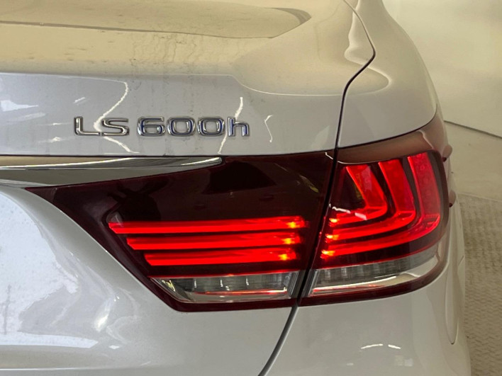 2014 Lexus LS DAA-UVF45 (UW-69f6bcff082f3)[20]