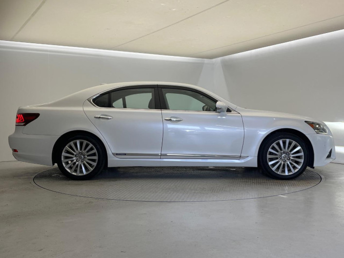 2014 Lexus LS DAA-UVF45 (UW-69f6bcff082f3)[14]